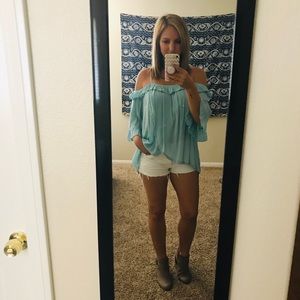 Cute, off the shoulder flowy top!
